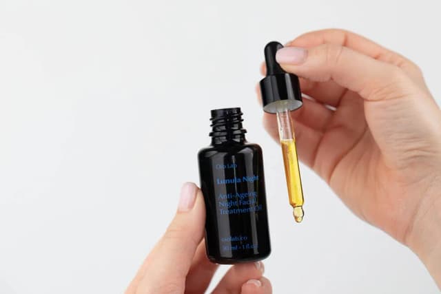 Czy serum do twarzy można stosować codziennie? Odkryj prawdę o pielęgnacji Czy serum do twarzy można stosować codziennie? Odkryj prawdę o pielęgnacji