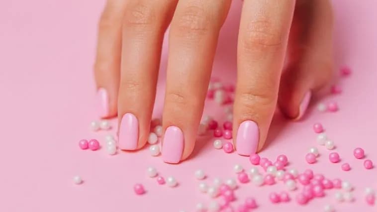 Manicure hybrydowy czy niszczy paznokcie? Odkryj prawdę o zdrowiu paznokci Manicure hybrydowy czy niszczy paznokcie? Odkryj prawdę o zdrowiu paznokci