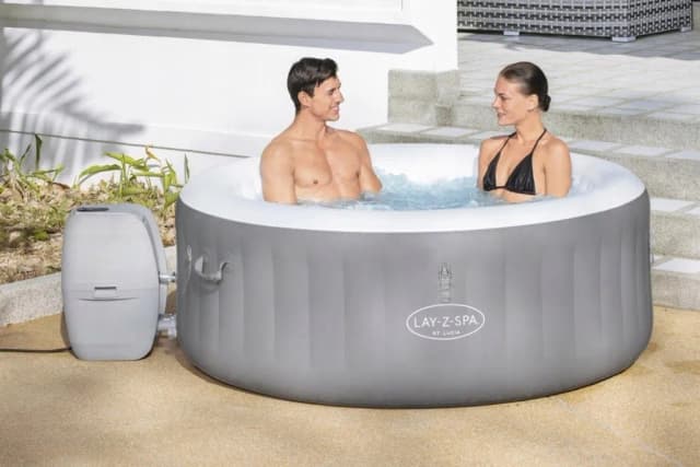Najlepsze jacuzzi ogrodowe Lay-Z-Spa: porównanie modeli i funkcji Najlepsze jacuzzi ogrodowe Lay-Z-Spa: porównanie modeli i funkcji