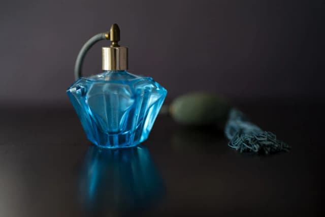 Czy perfumy to kosmetyki? Odkryj, co je odróżnia od innych produktów Czy perfumy to kosmetyki? Odkryj, co je odróżnia od innych produktów