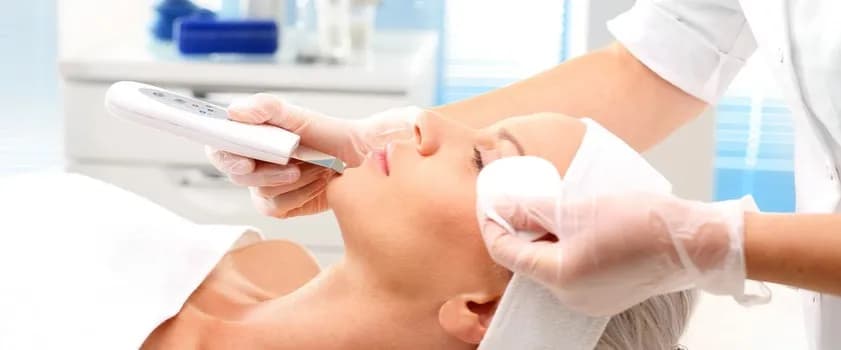 Jak działa peeling kawitacyjny i jakie przynosi korzyści dla skóry Jak działa peeling kawitacyjny i jakie przynosi korzyści dla skóry
