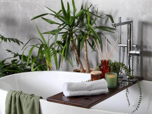 Relaks w domu dzięki świecom lawendowym - idealne do spa Relaks w domu dzięki świecom lawendowym - idealne do spa