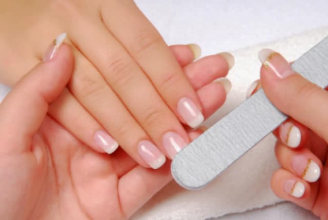 Co to jest manicure? Odkryj tajniki pielęgnacji paznokci i stylizacji Co to jest manicure? Odkryj tajniki pielęgnacji paznokci i stylizacji