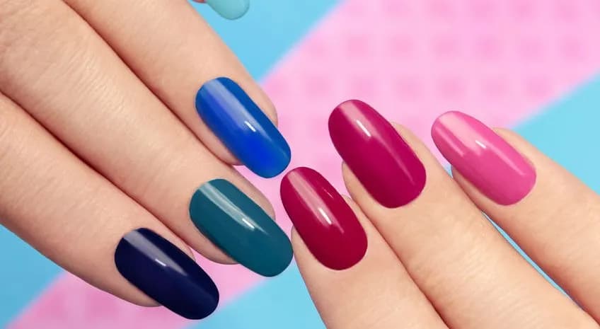 Co jest potrzebne do wykonania manicure hybrydowego? Uniknij błędów! Co jest potrzebne do wykonania manicure hybrydowego? Uniknij błędów!